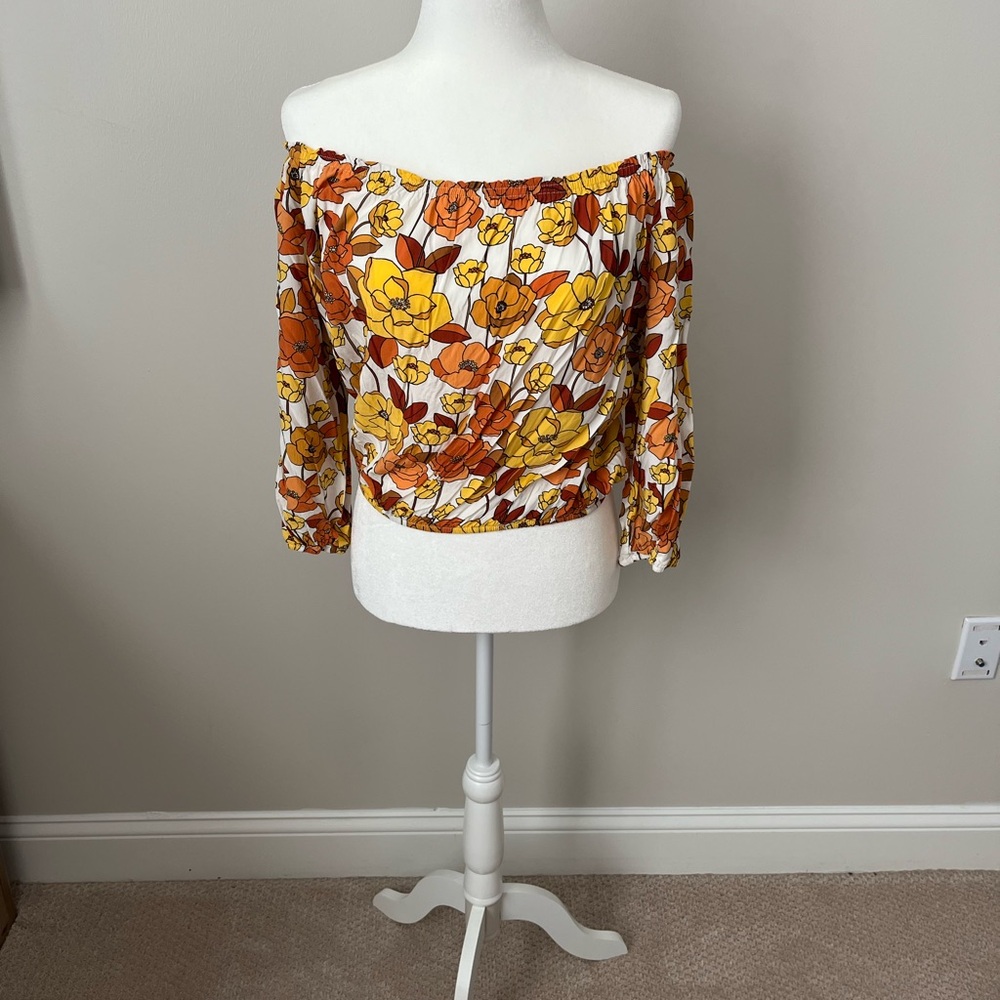 ✨2/$10 | Forever 21 Floral Off-Shoulder Blouse